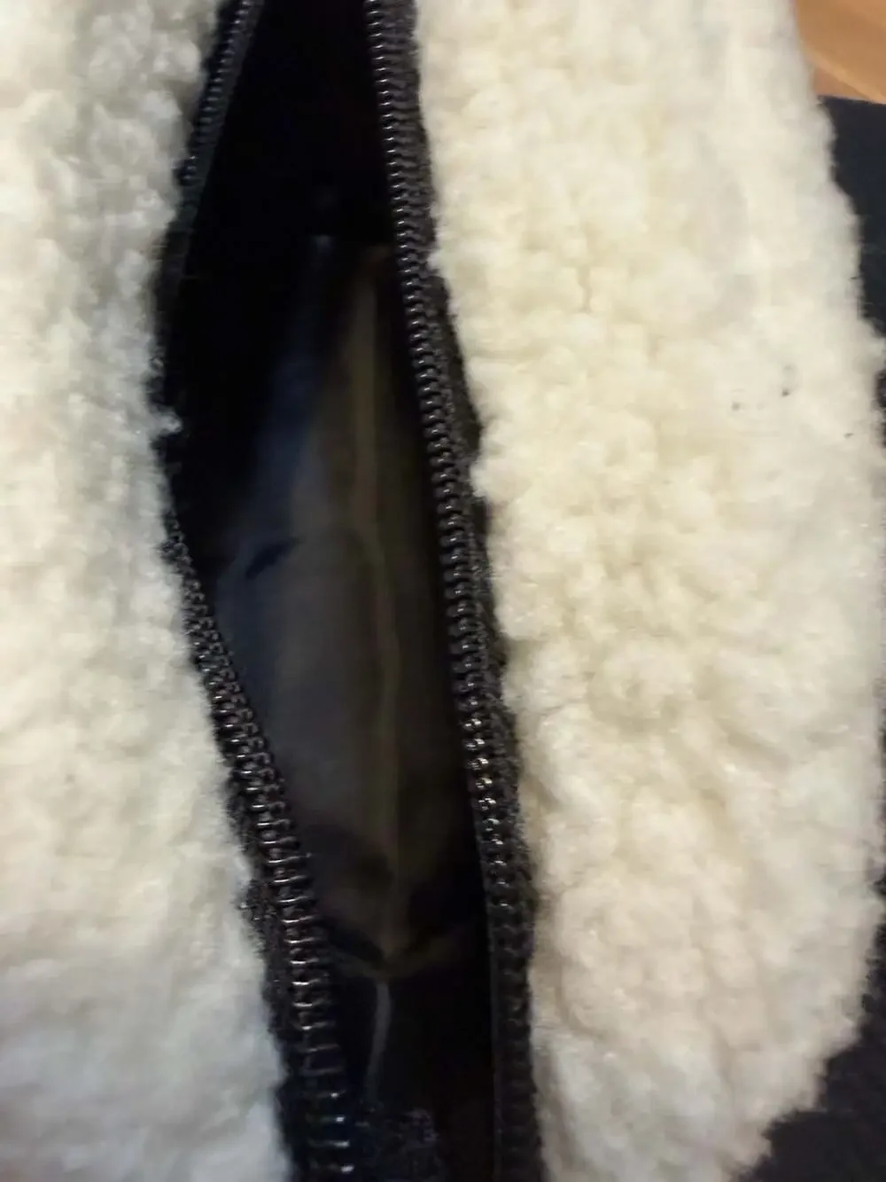 Kate Spade White Faux Sherpa Cosmetic Bag Makeup Travel Pouch Wristlet